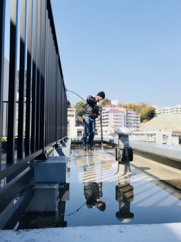 ■2018/03/14 横浜市 マンションの共有部、屋上の高圧洗浄なら